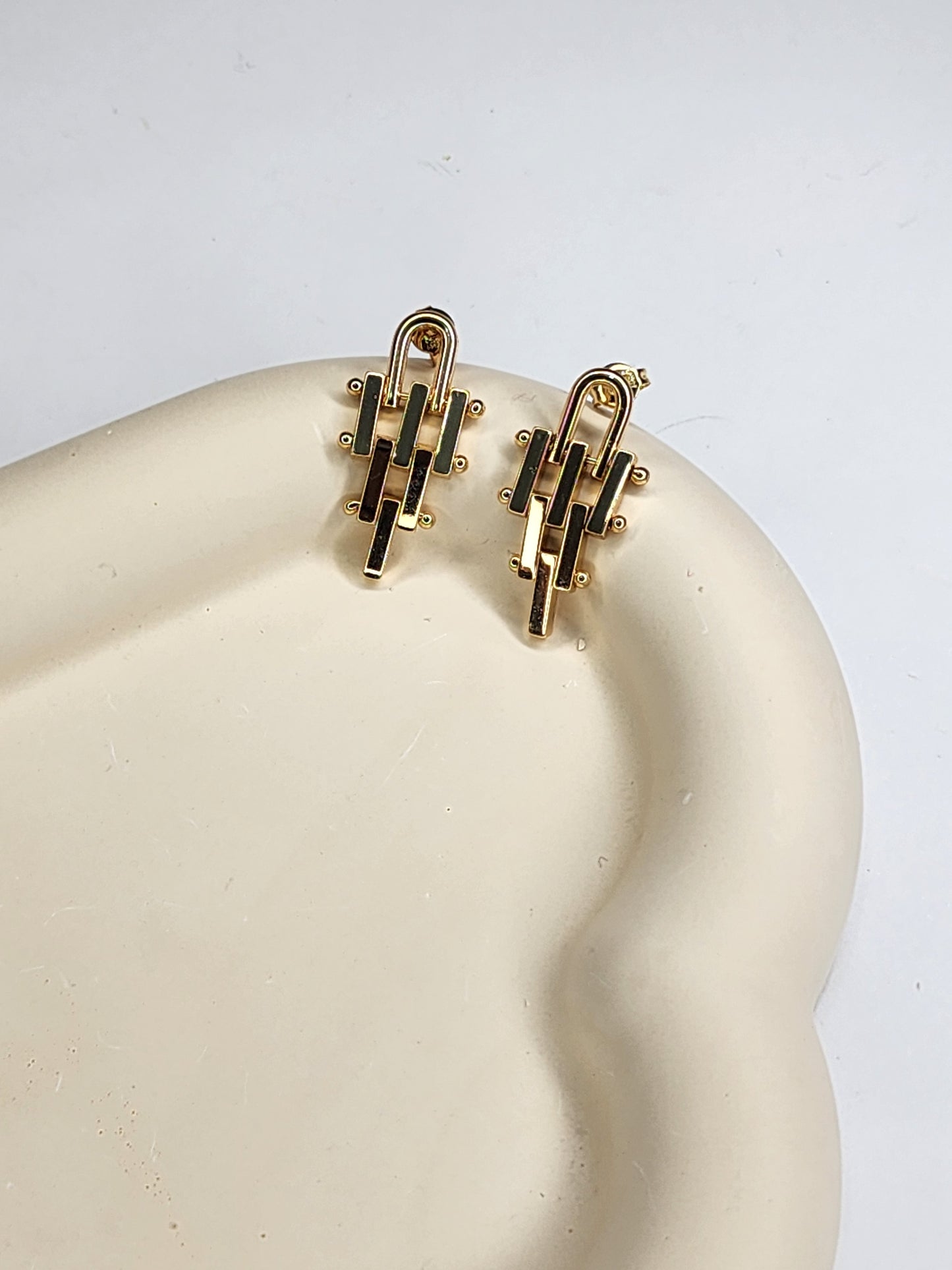 MNE024 Casual Earring